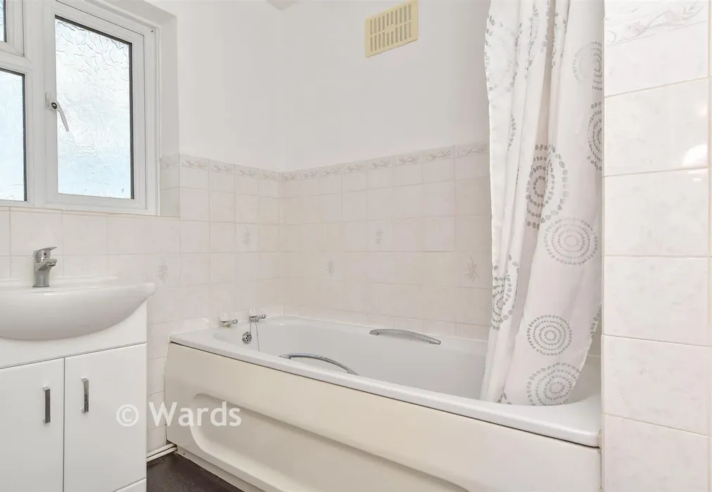 Bathroom - Meadow Walk, Snodland, Kent - Wards of Kent