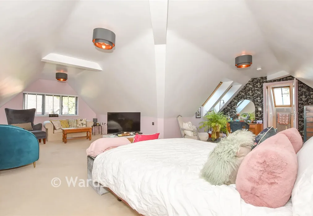 Bedroom 1 - Ulcombe, Maidstone, Kent - Wards of Kent