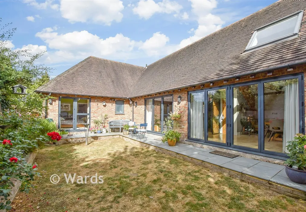 Side Garden - Ulcombe, Maidstone, Kent - Wards of Kent