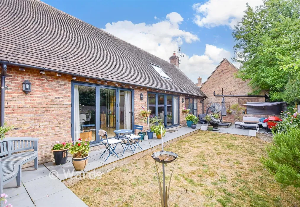 Side Garden - Ulcombe, Maidstone, Kent - Wards of Kent