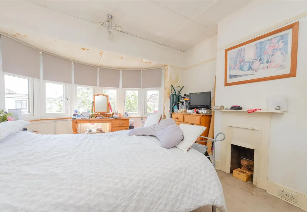 Bedroom 1 - Farnham Road, Welling, Kent - Wards of Kent