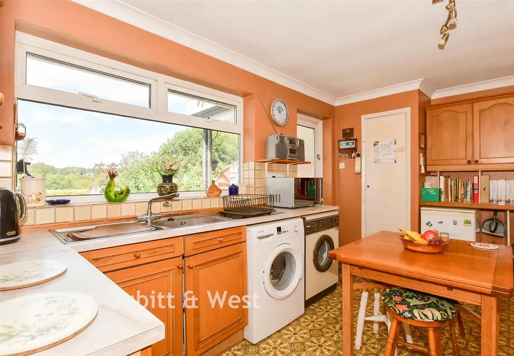 Kitchen - Handcross Road, Plummers Plain, Horsham, West Sussex - Wards of Kent