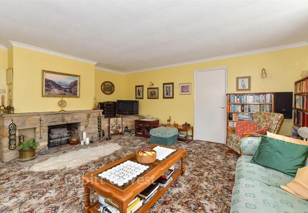 Lounge - Handcross Road, Plummers Plain, Horsham, West Sussex - Wards of Kent