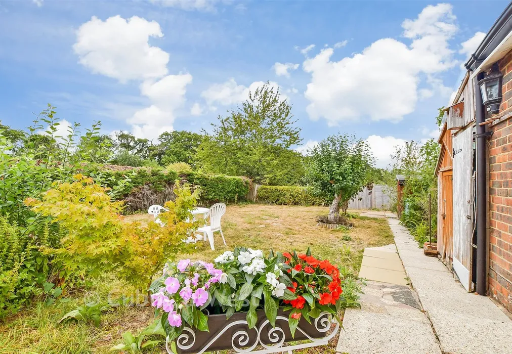 Rear Garden - Handcross Road, Plummers Plain, Horsham, West Sussex - Wards of Kent