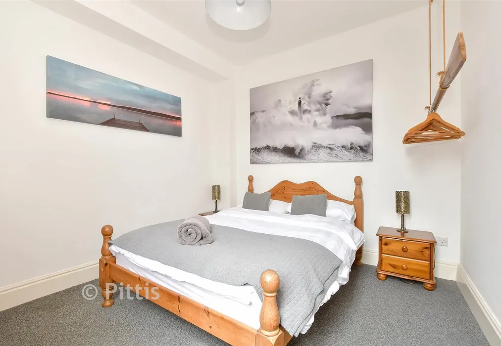 Bedroom 1 - Bridge Road, East Cowes, Isle of Wight - Wards of Kent
