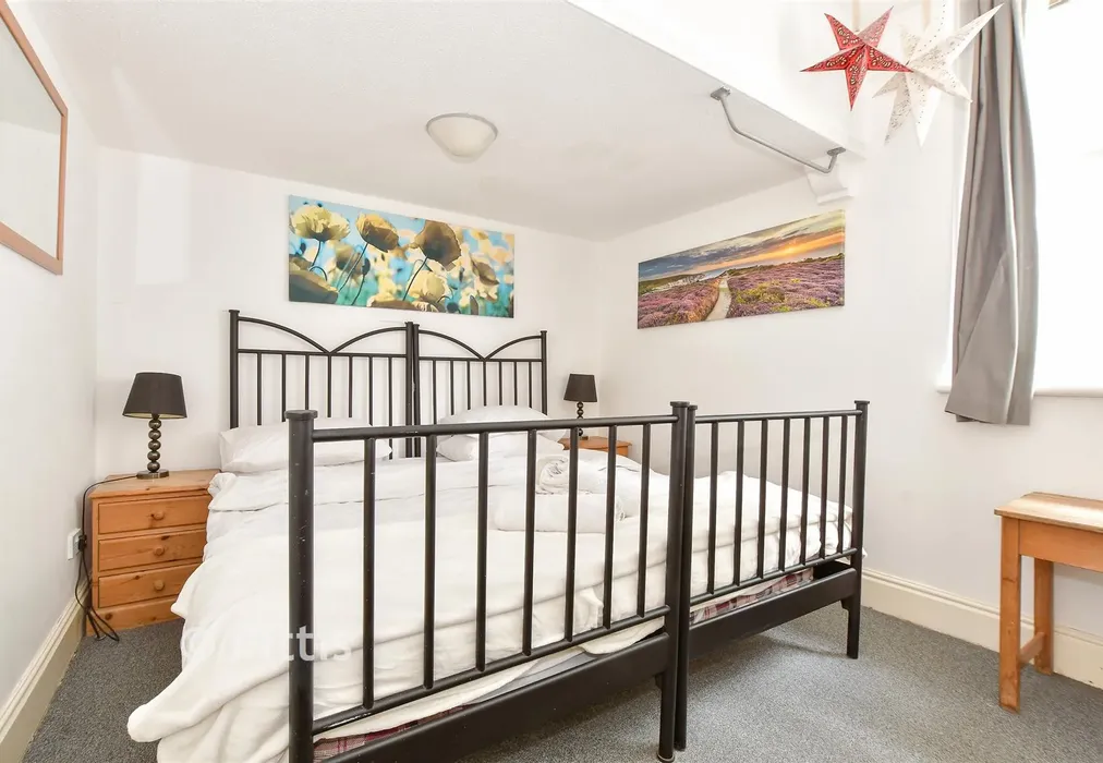 Bedroom 2 - Bridge Road, East Cowes, Isle of Wight - Wards of Kent
