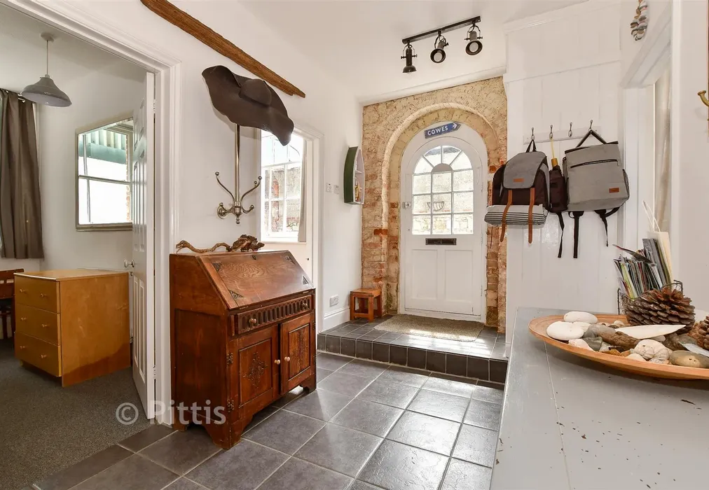 Internal Lifestyle Photograph - Bridge Road, East Cowes, Isle of Wight - Wards of Kent