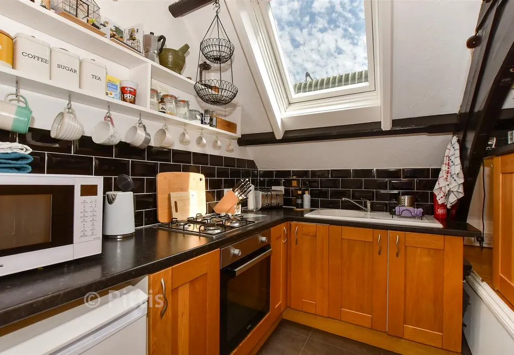 Kitchen - Bridge Road, East Cowes, Isle of Wight - Wards of Kent