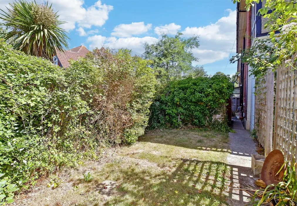 Communal Gardens - Southdown Road, Freshwater, Isle of Wight - Wards of Kent