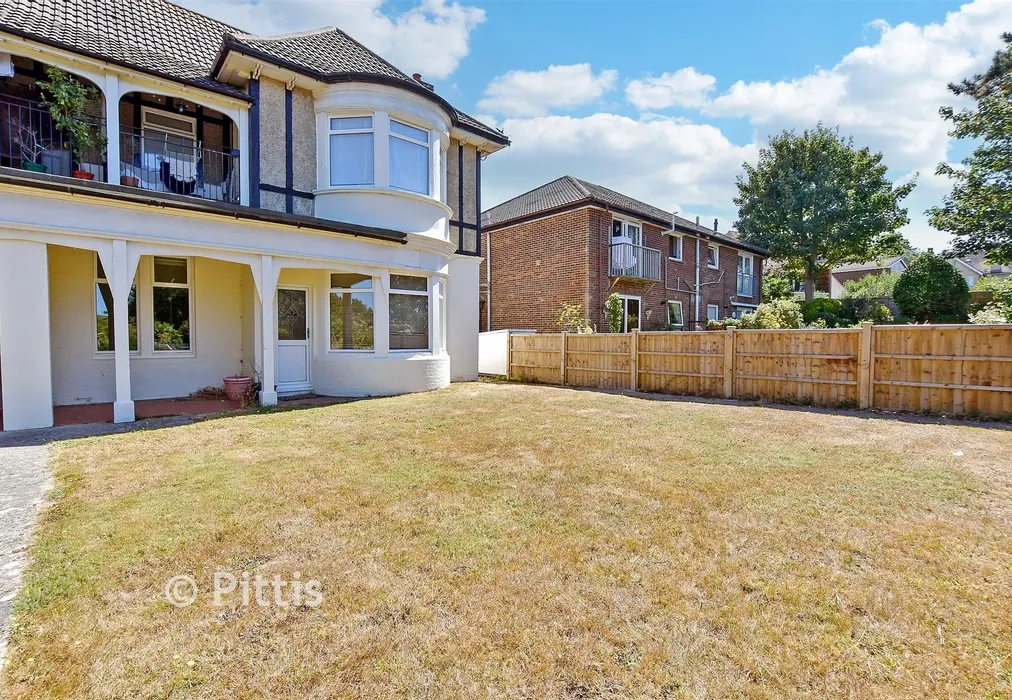 Rear Garden - Southdown Road, Freshwater, Isle of Wight - Wards of Kent