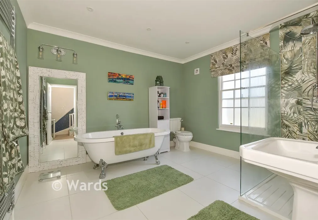 Bathroom - Plains Of Waterloo, Ramsgate, Kent - Wards of Kent