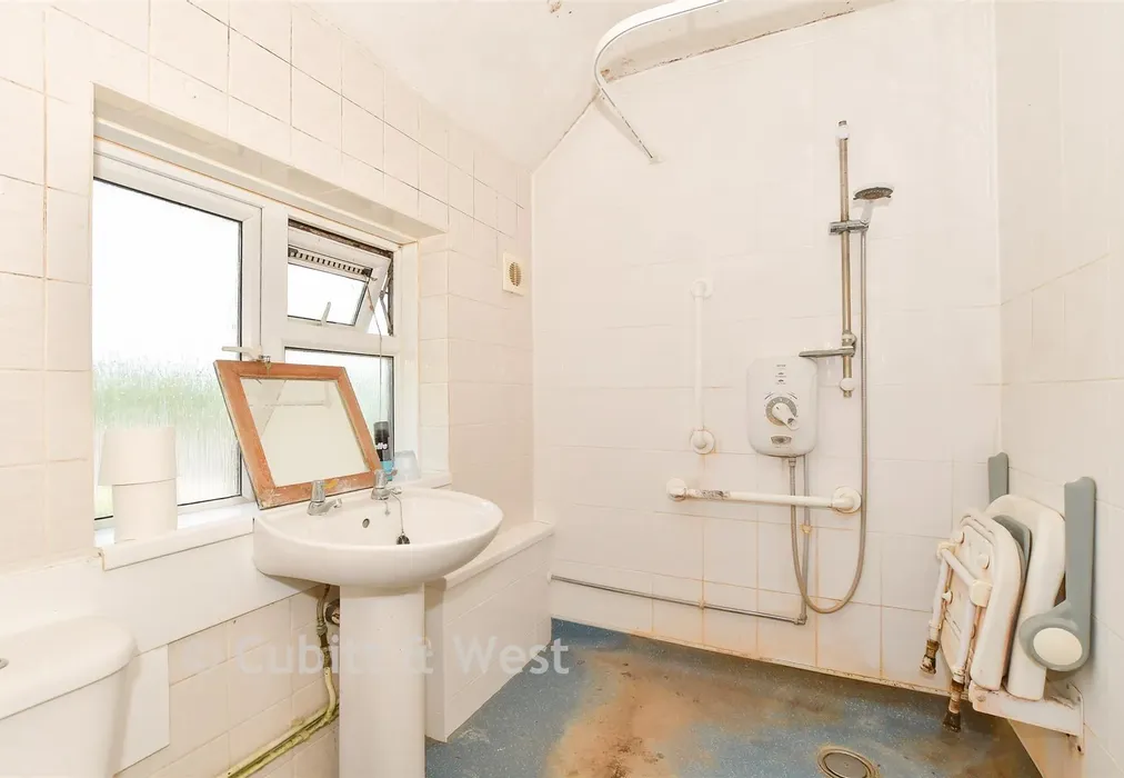 Shower Room - Beatty Avenue, Brighton, East Sussex - Wards of Kent