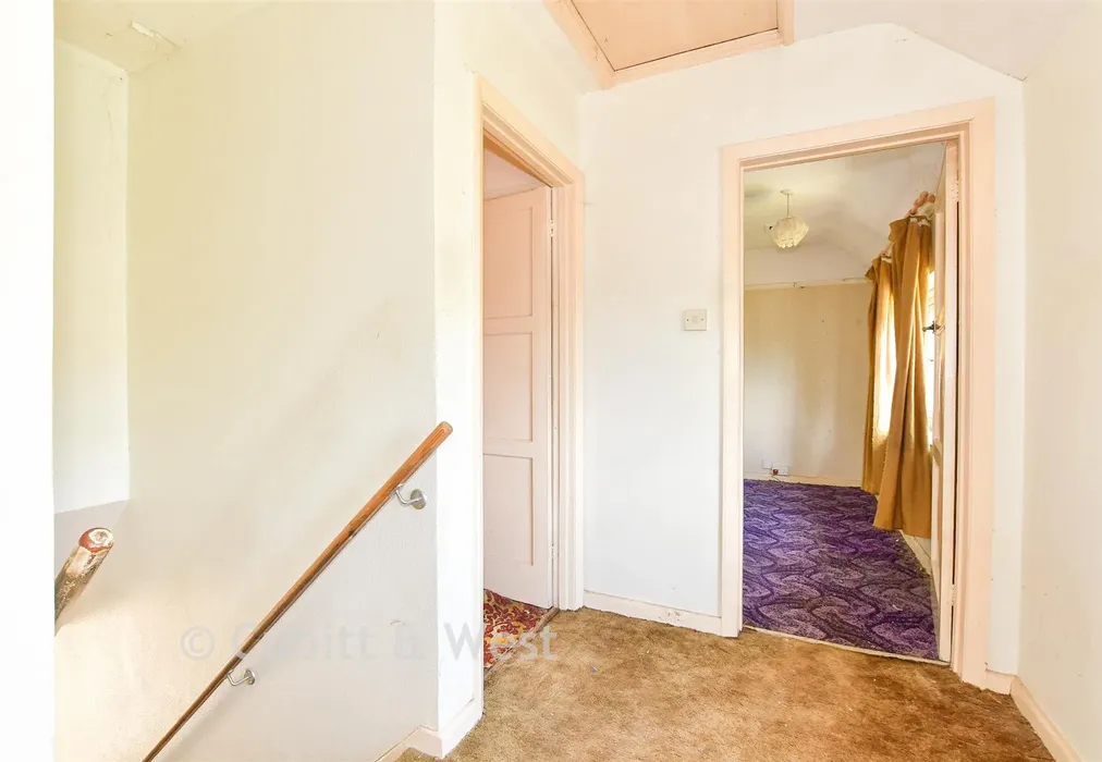Landing - Beatty Avenue, Brighton, East Sussex - Wards of Kent