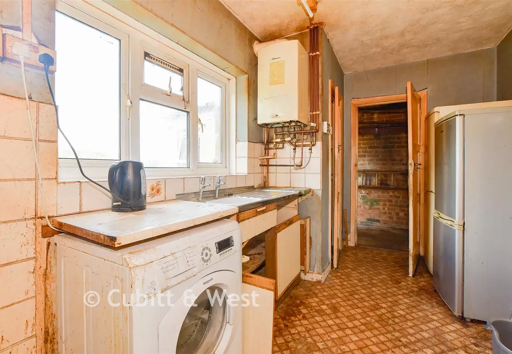 Kitchen - Beatty Avenue, Brighton, East Sussex - Wards of Kent