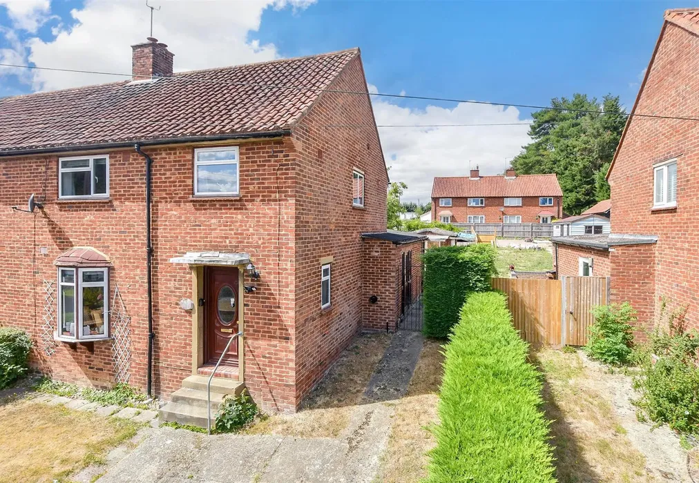 External (Brochure) ; - Glebelands, Penshurst, Tonbridge, Kent - Wards of Kent