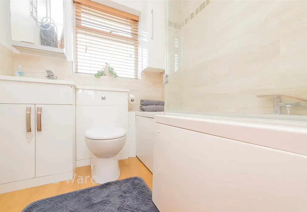 Bathroom - Church Street, Hoo, Kent - Wards of Kent