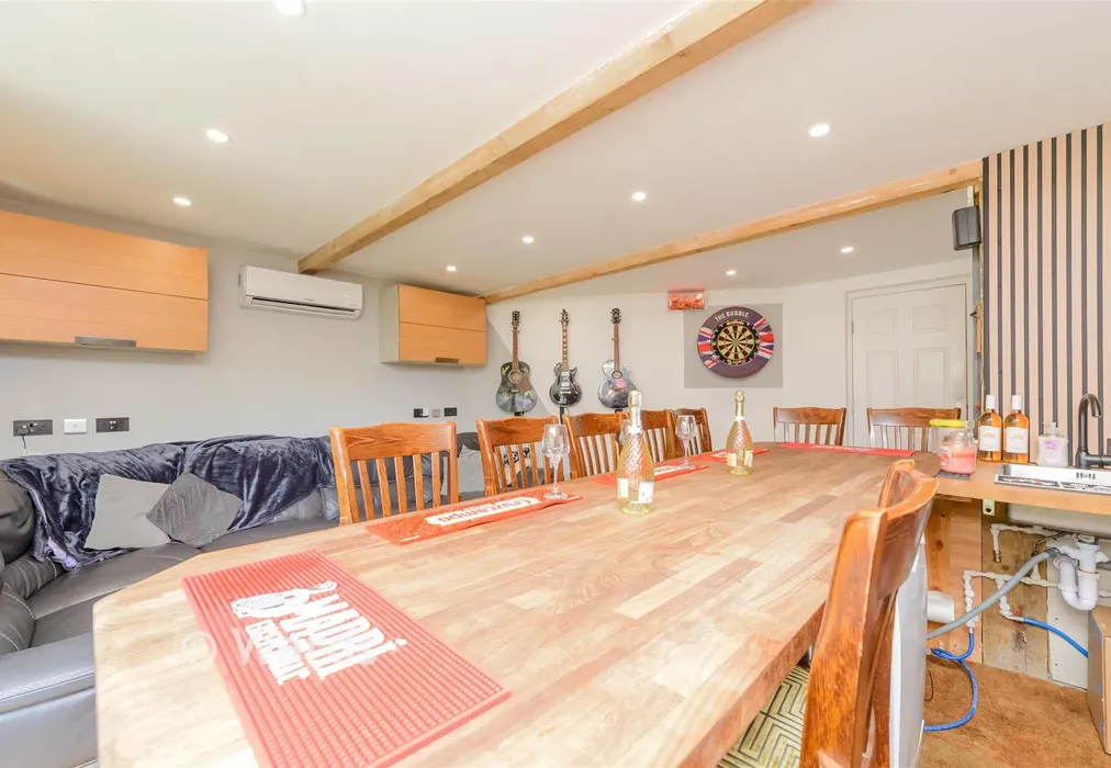 Garden Room - Church Street, Hoo, Kent - Wards of Kent