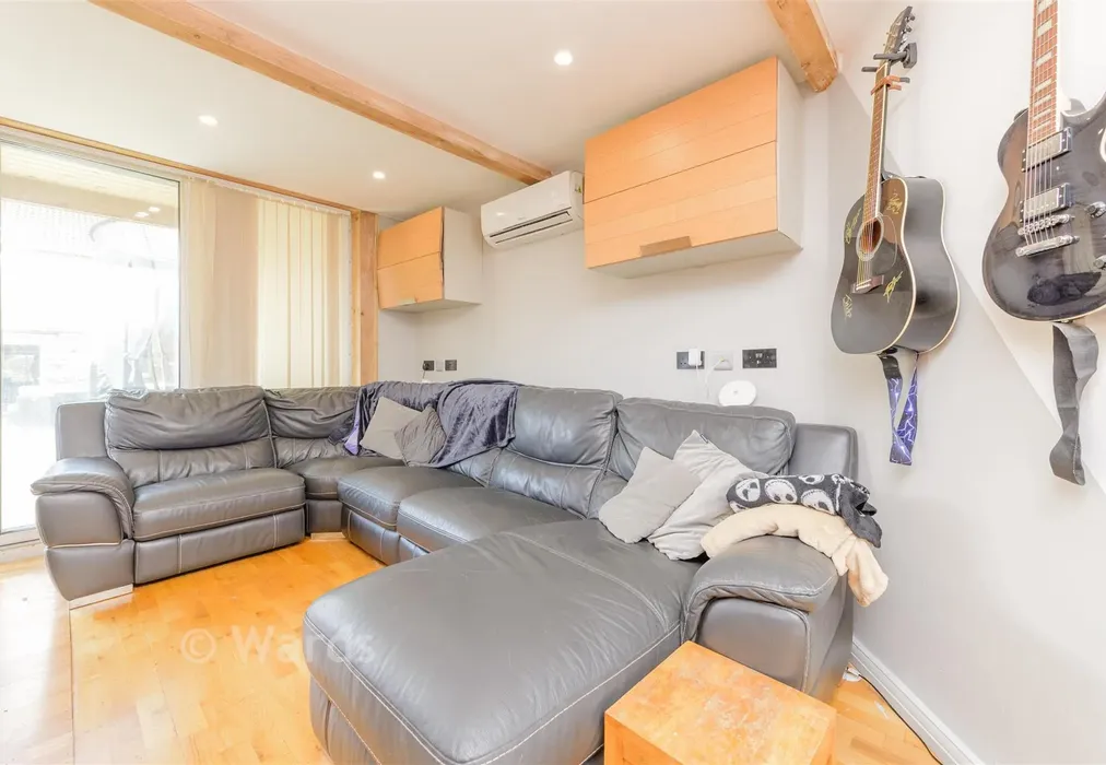 Garden Room - Church Street, Hoo, Kent - Wards of Kent