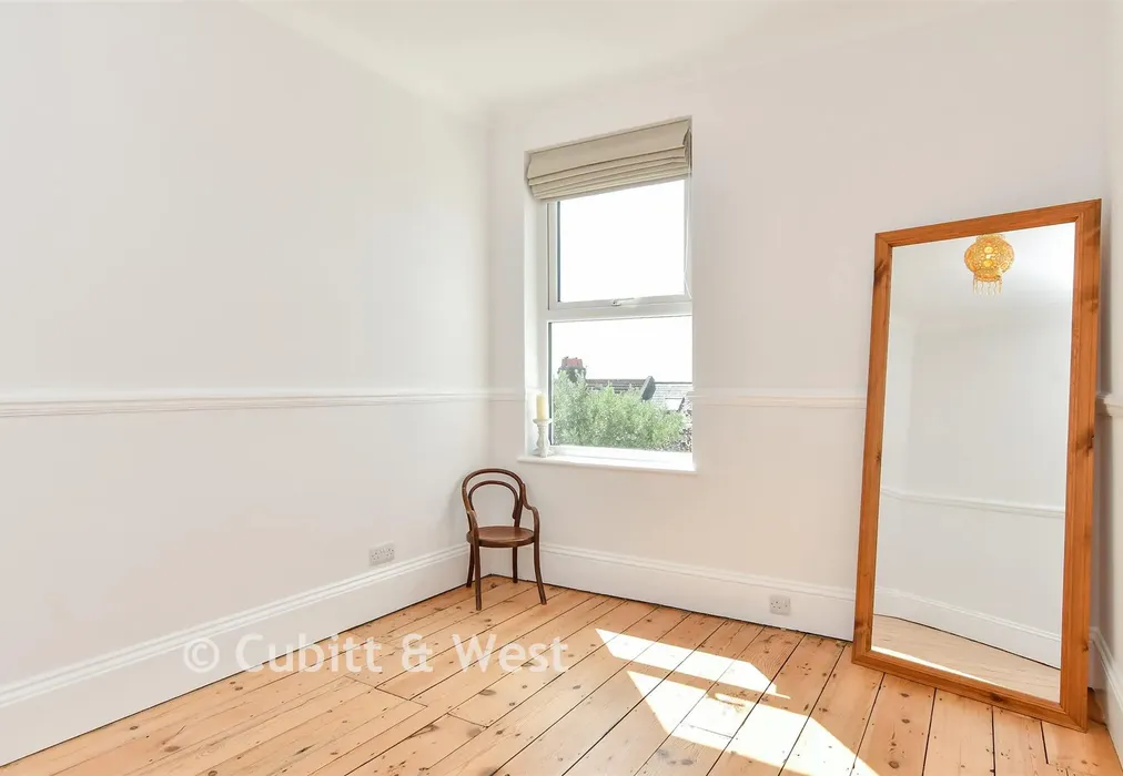 Bedroom 2 - Hythe Road, Brighton, East Sussex - Wards of Kent