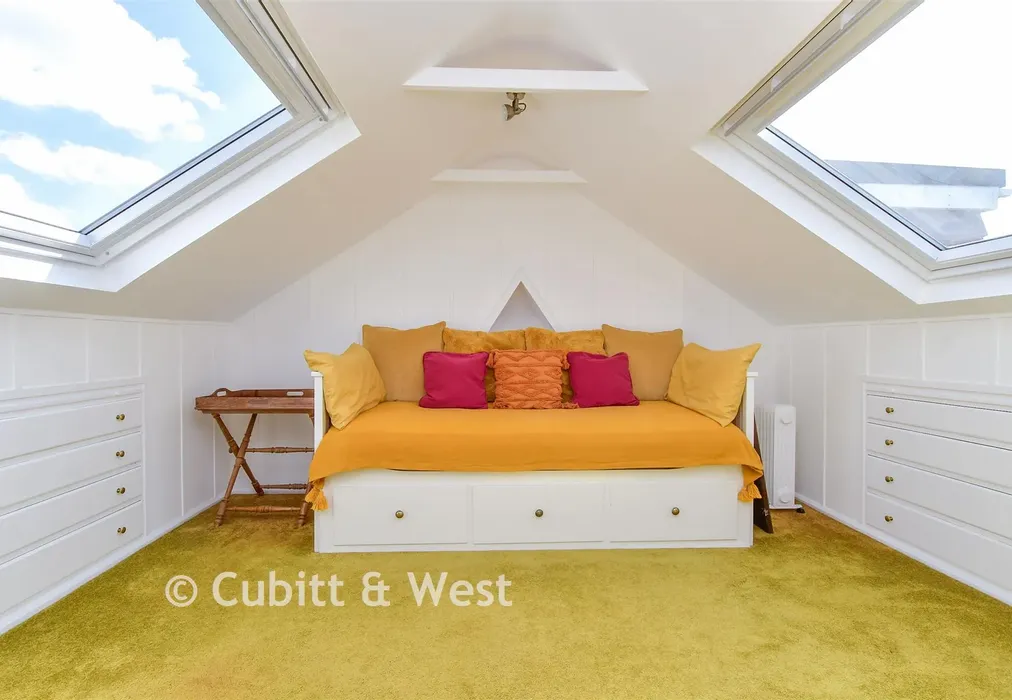 Bedroom 3 - Hythe Road, Brighton, East Sussex - Wards of Kent