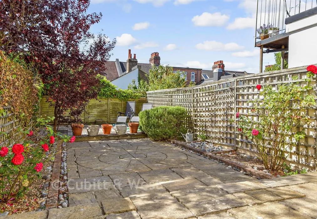 Rear Garden - Hythe Road, Brighton, East Sussex - Wards of Kent