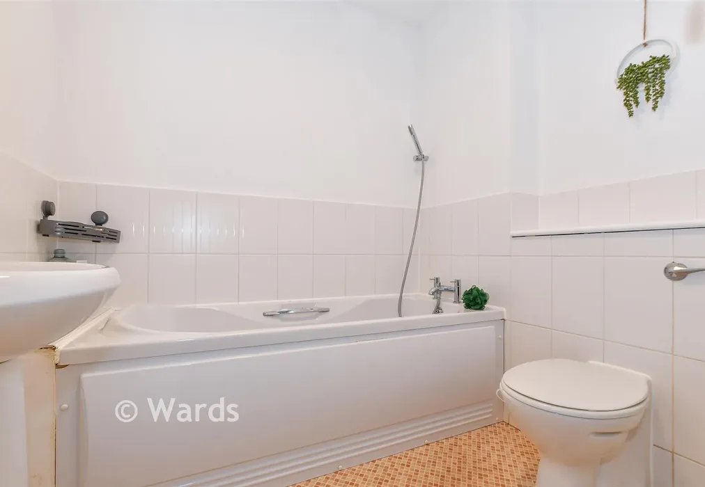 Bathroom - Kirk View, Ashford, Kent - Wards of Kent