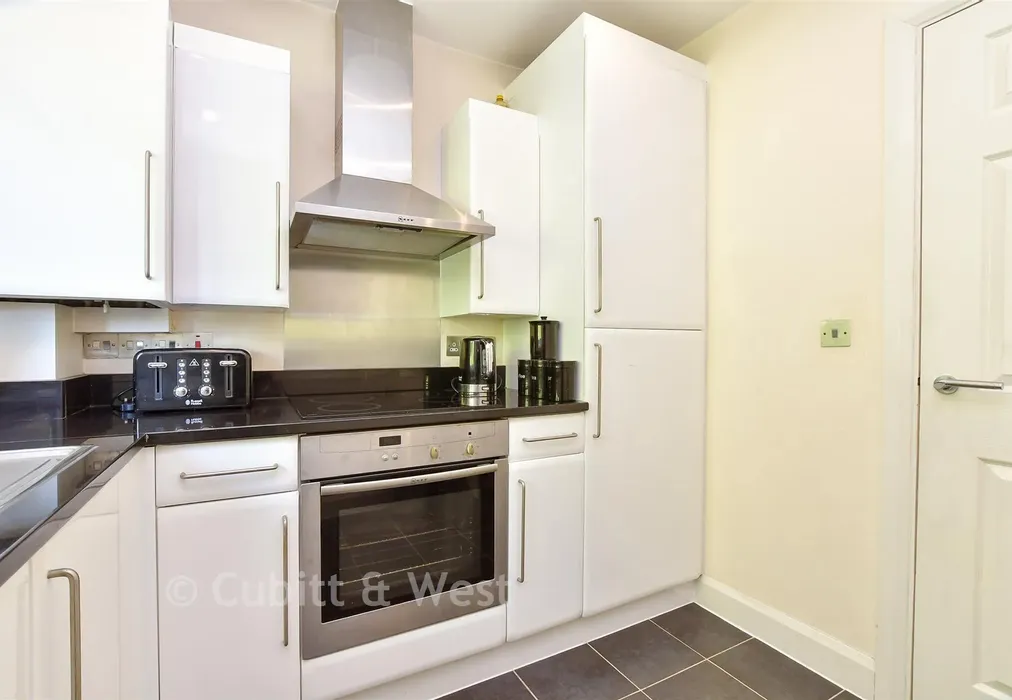Kitchen - The Crescent, Belmont, Sutton, Surrey - Wards of Kent