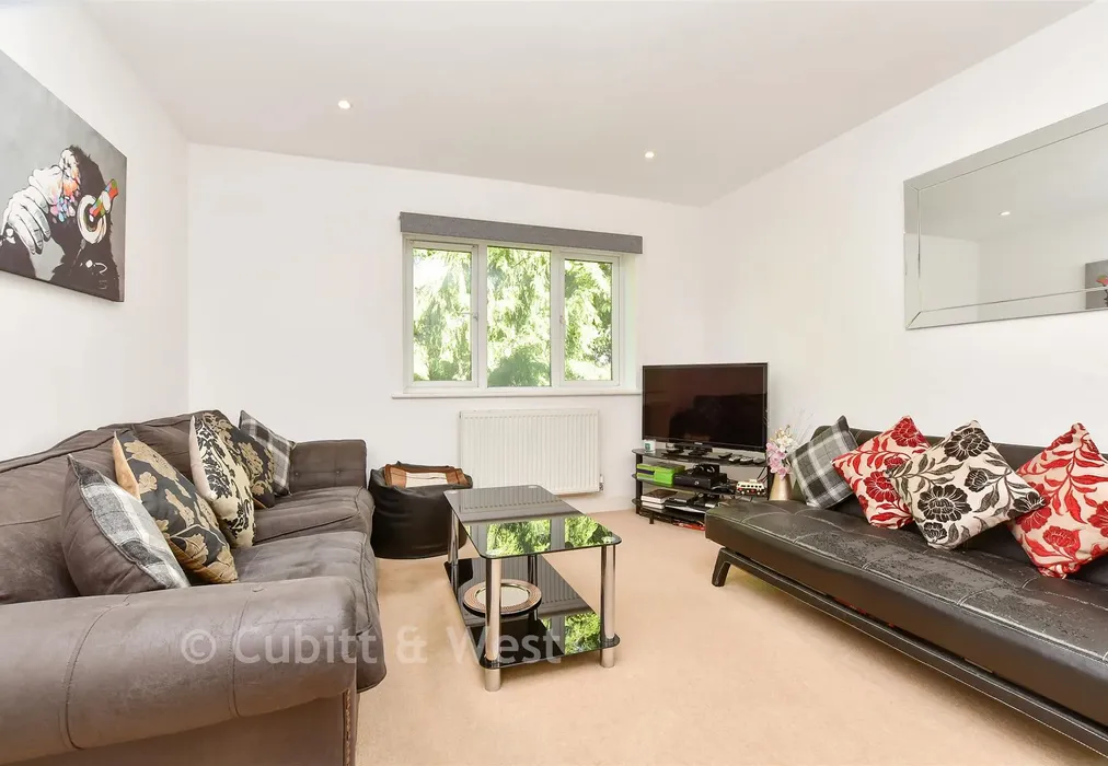Lounge/Diner - The Crescent, Belmont, Sutton, Surrey - Wards of Kent