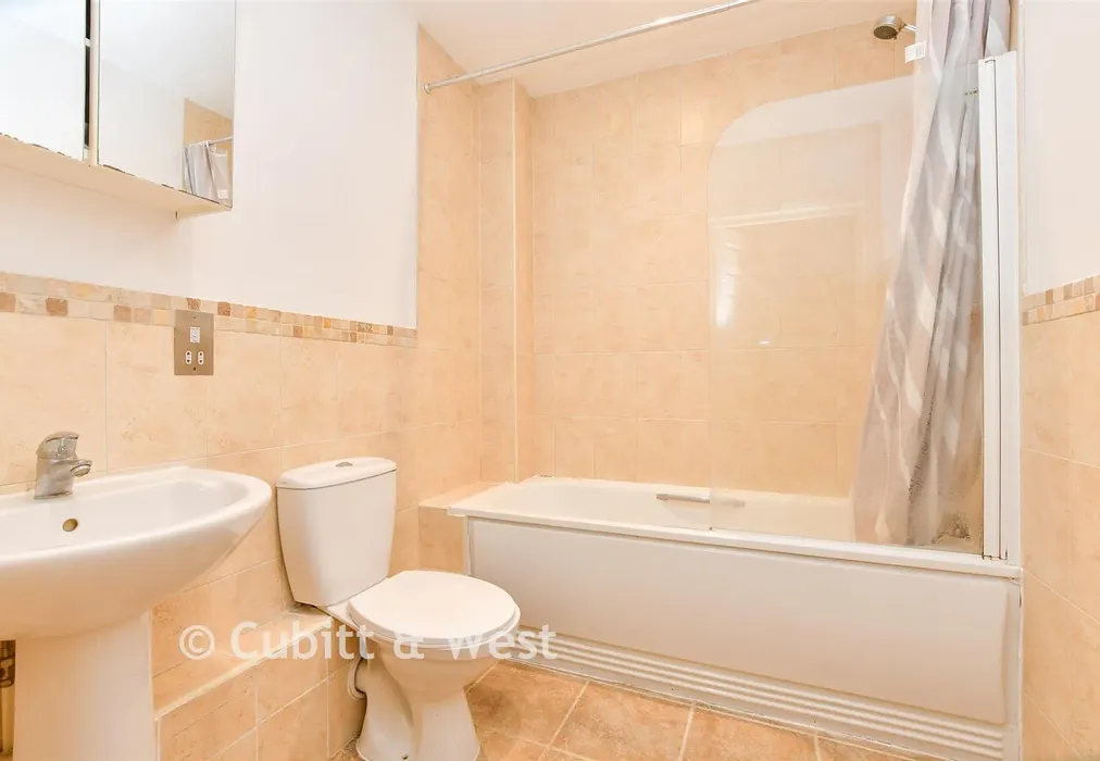 Bathroom - The Crescent, Belmont, Sutton, Surrey - Wards of Kent
