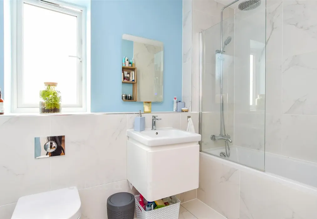 Bathroom - Salvington Road, Worthing, West Sussex - Wards of Kent
