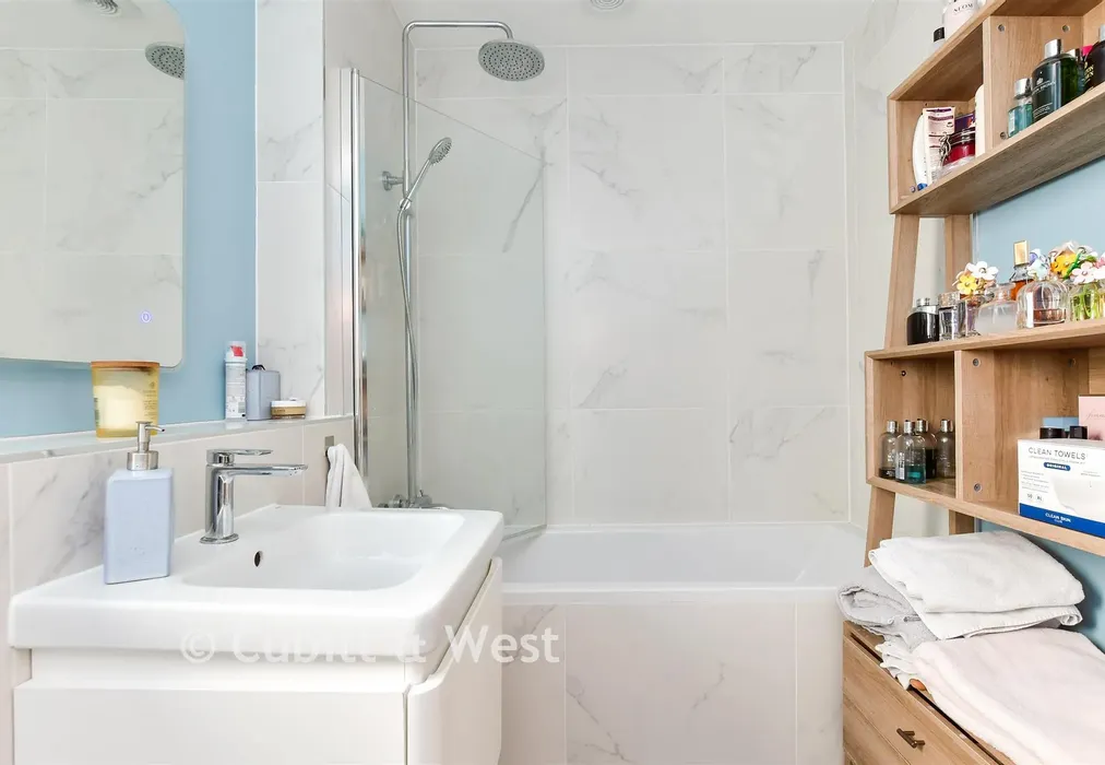 Bathroom - Salvington Road, Worthing, West Sussex - Wards of Kent