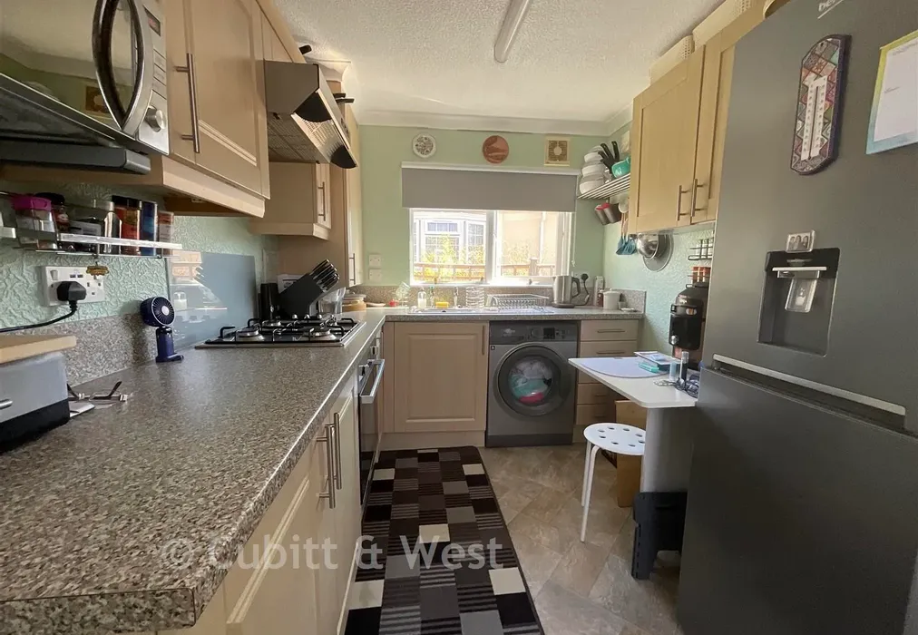 Kitchen - Broadway Park, The Causeway, Petersfield, Hampshire - Wards of Kent