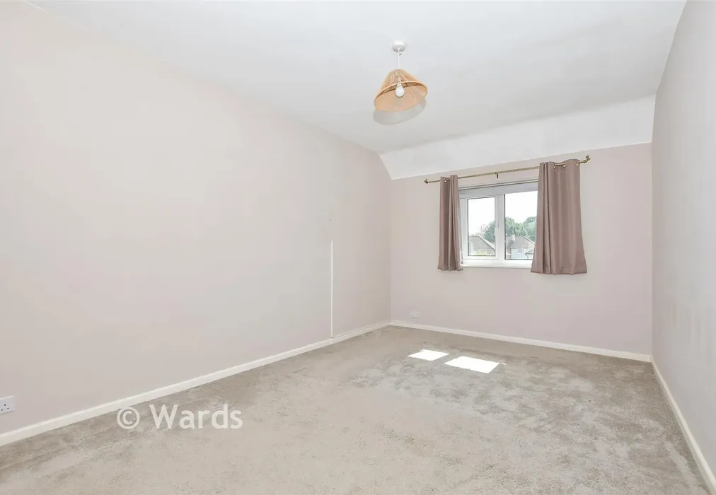 Bedroom 1 - Cambridge Crescent, Maidstone, Kent - Wards of Kent