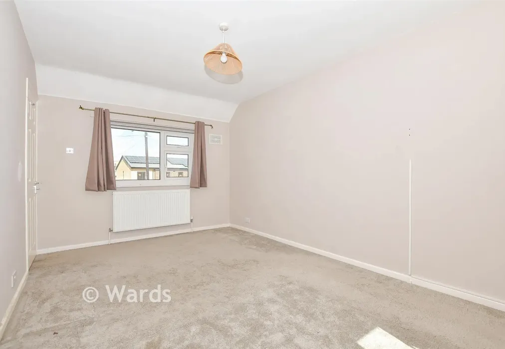 Bedroom 1 - Cambridge Crescent, Maidstone, Kent - Wards of Kent