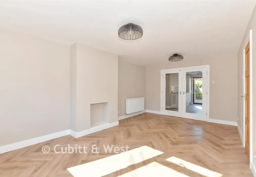 Lounge - Prinsted Crescent, Portsmouth, Hampshire - Wards of Kent