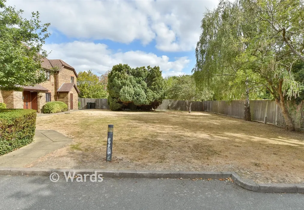 Communal Gardens - Holborough Road, Snodland, Kent - Wards of Kent