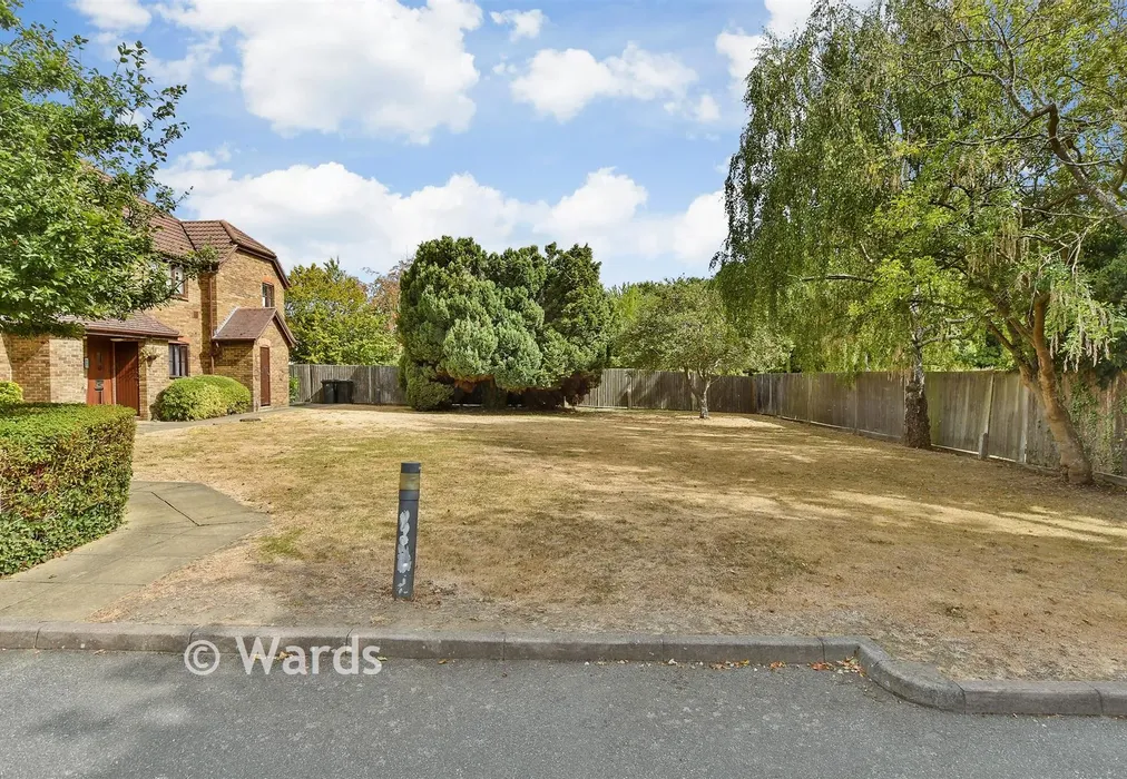 Communal Gardens - Holborough Road, Snodland, Kent - Wards of Kent