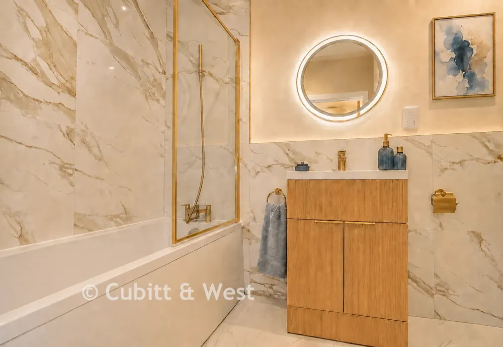 Bathroom Staged - Coppice Hill, Coppice Hanger, Pulborough, West Sussex - Wards of Kent