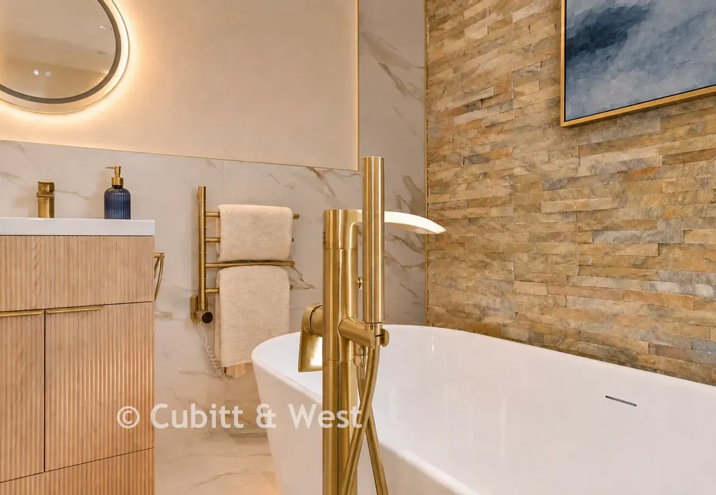 En-Suite Staged - Coppice Hill, Coppice Hanger, Pulborough, West Sussex - Wards of Kent