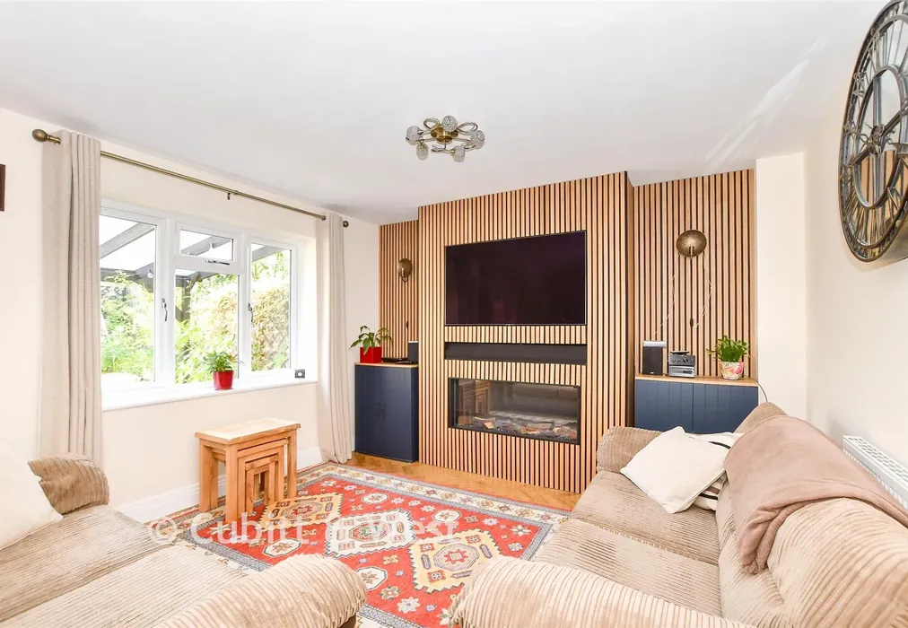 Lounge - Charters Gate Way, Wivelsfield Green, East Sussex - Wards of Kent