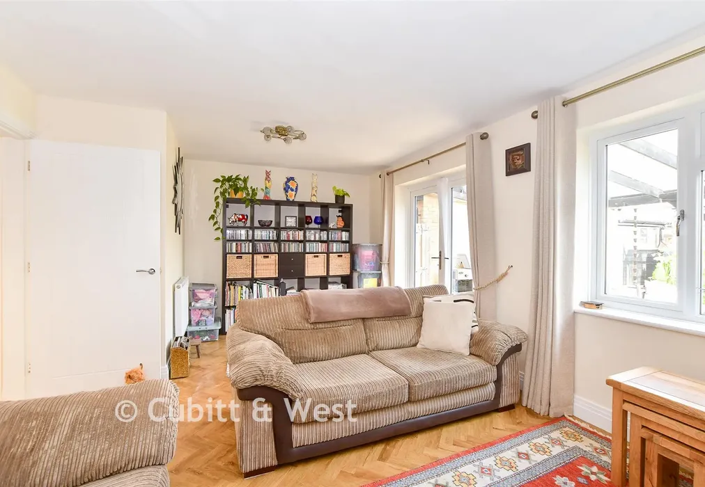 Lounge - Charters Gate Way, Wivelsfield Green, East Sussex - Wards of Kent