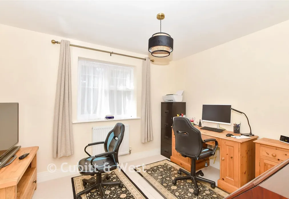 Bedroom 3 - Charters Gate Way, Wivelsfield Green, East Sussex - Wards of Kent