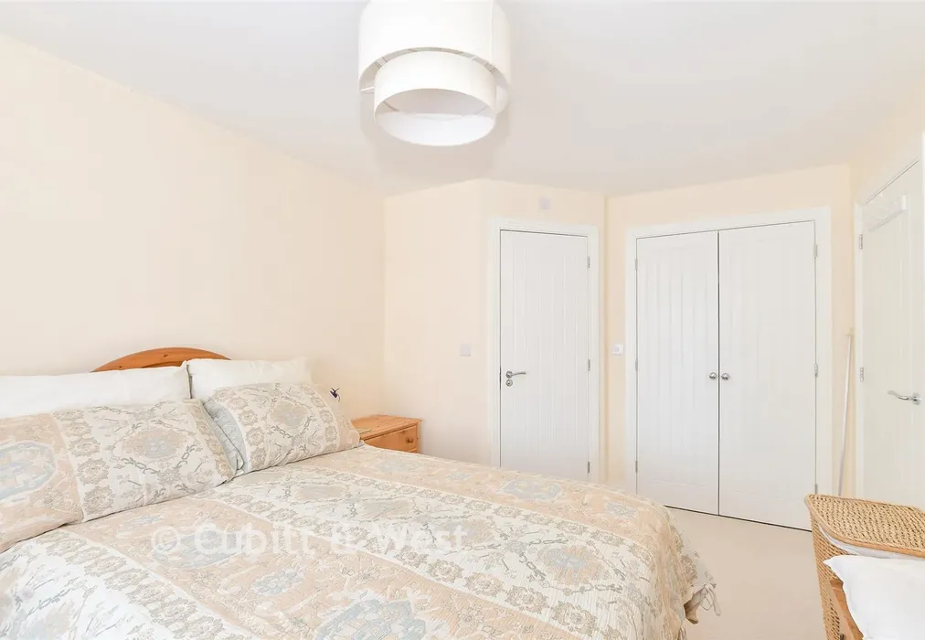 Bedroom 1 - Charters Gate Way, Wivelsfield Green, East Sussex - Wards of Kent