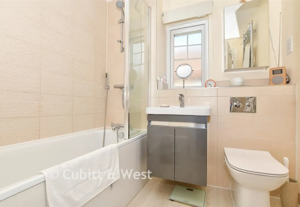 Bathroom - Charters Gate Way, Wivelsfield Green, East Sussex - Wards of Kent
