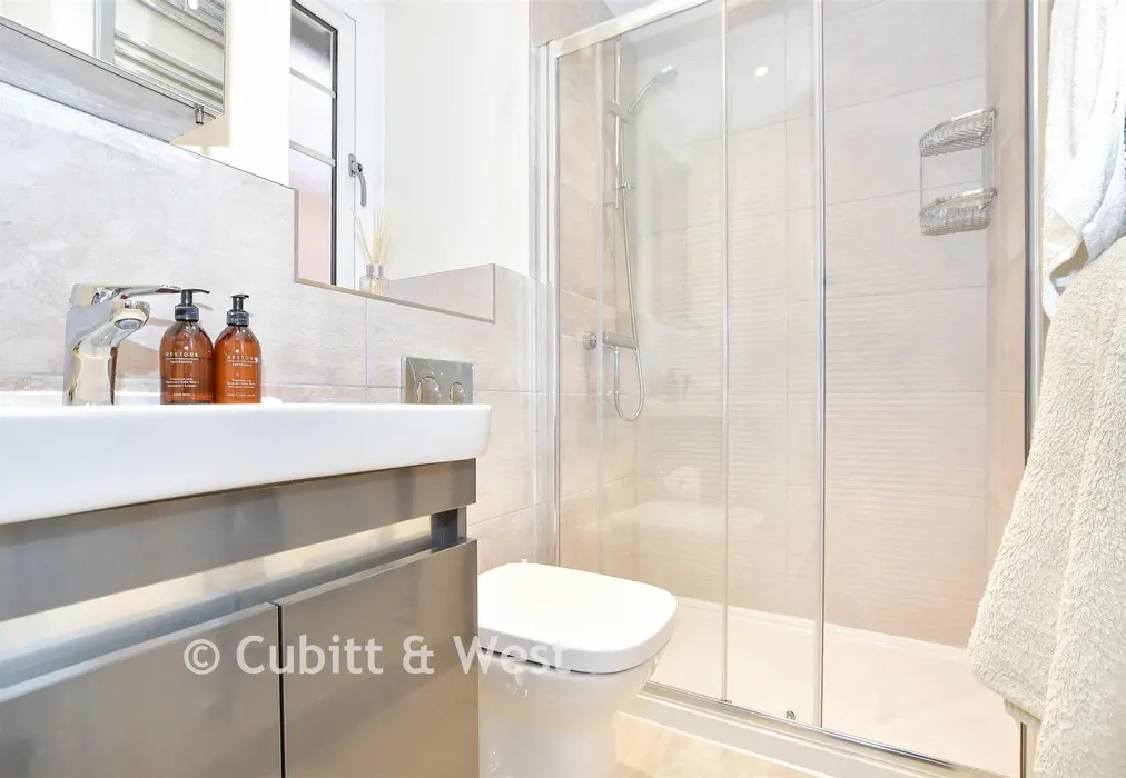 En-Suite Shower Room - Charters Gate Way, Wivelsfield Green, East Sussex - Wards of Kent