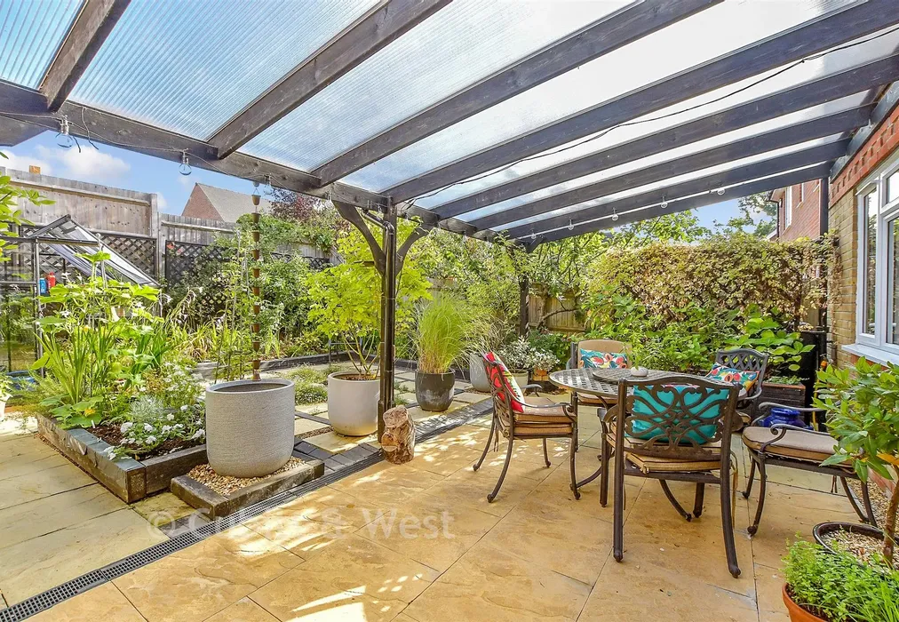 Rear Garden - Charters Gate Way, Wivelsfield Green, East Sussex - Wards of Kent