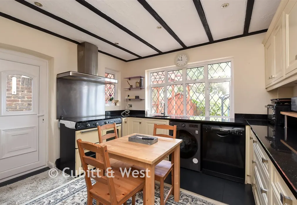 Kitchen - Buckles Way, Banstead, Surrey - Wards of Kent