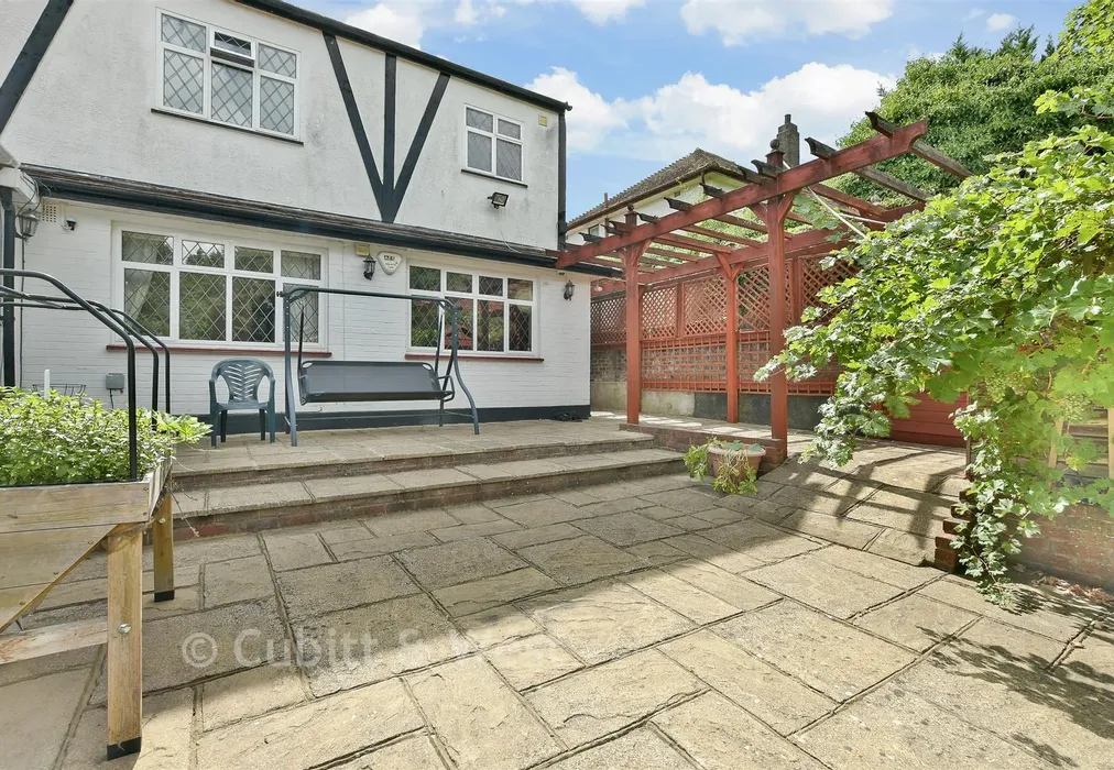 Patio / Decking - Buckles Way, Banstead, Surrey - Wards of Kent
