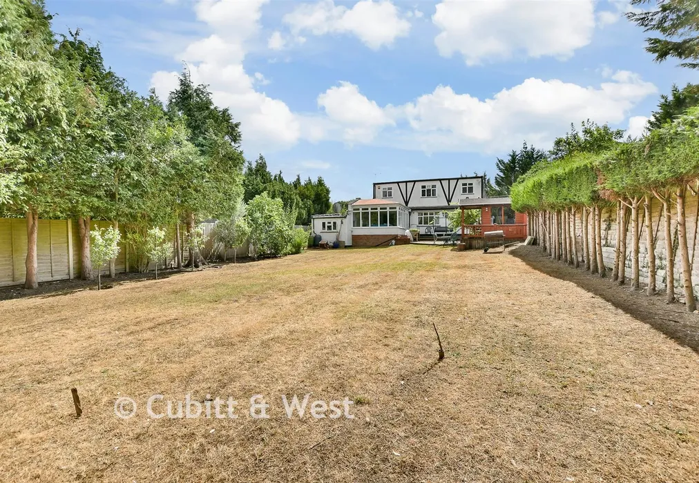 Rear Garden - Buckles Way, Banstead, Surrey - Wards of Kent
