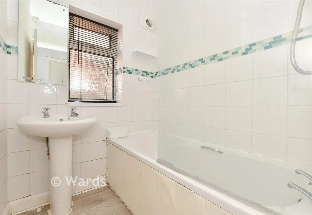 Bathroom - Elms Vale, Elms Vale, Kent - Wards of Kent